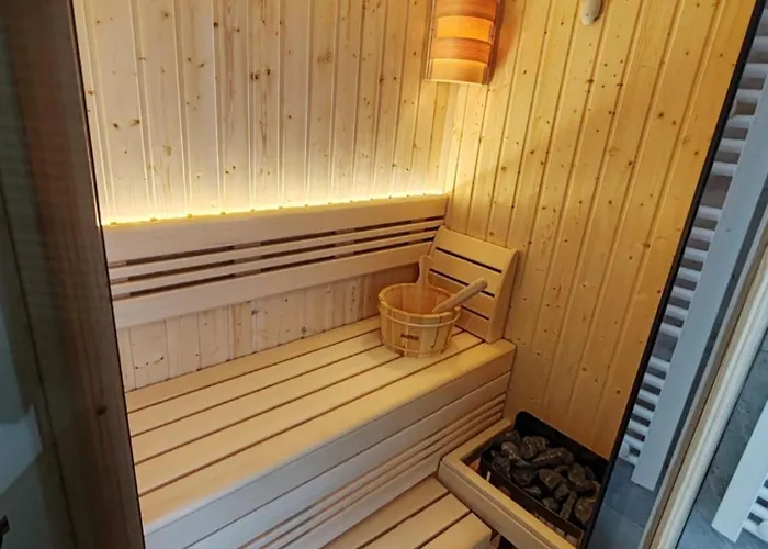 Relax With Sauna And Jacuzzi In Center